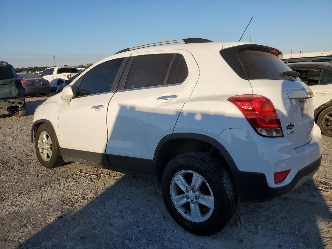 2019 CHEVROLET TRAX 1LT - Фото 2