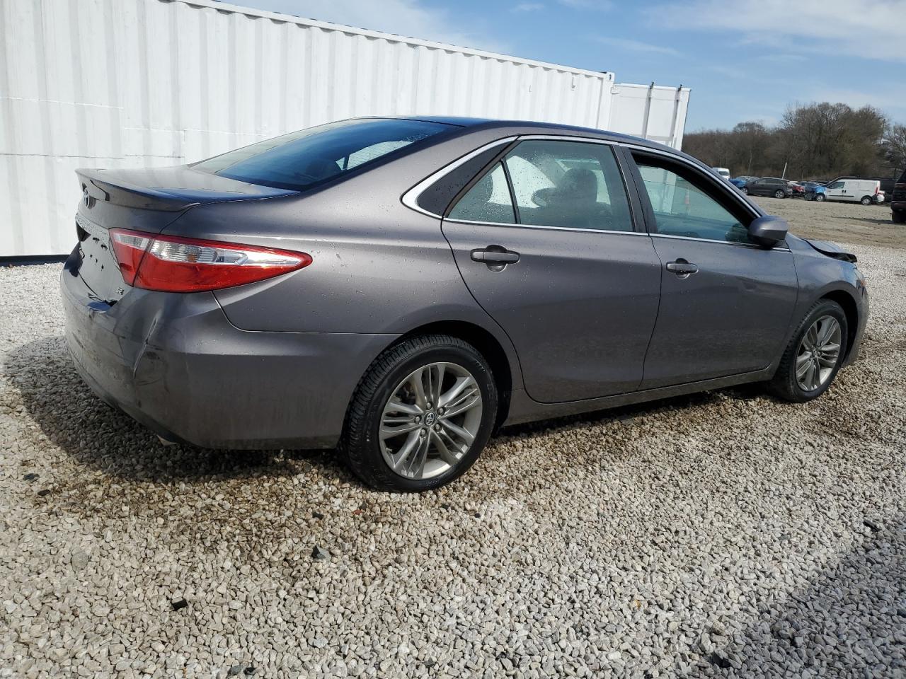 2016 TOYOTA CAMRY LE - Фото 3