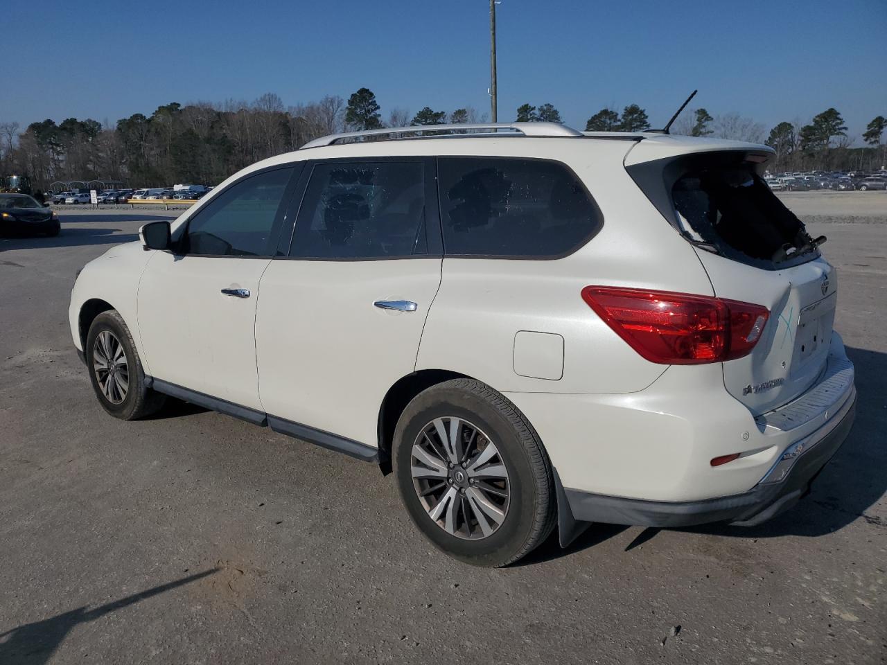 2017 NISSAN PATHFINDER - Фото 2