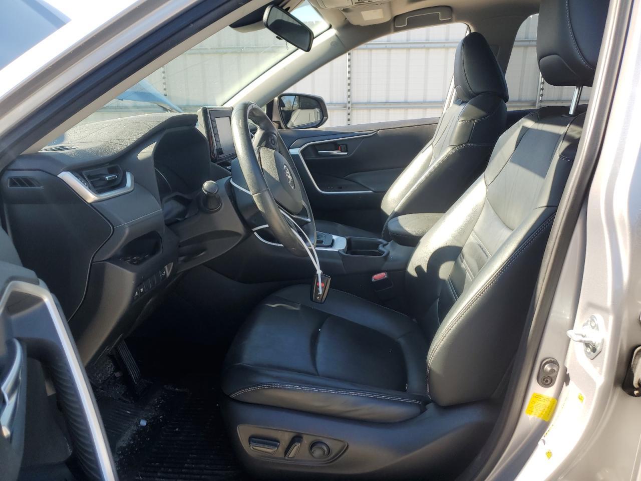 2019 TOYOTA RAV4 XLE P - Фото 7