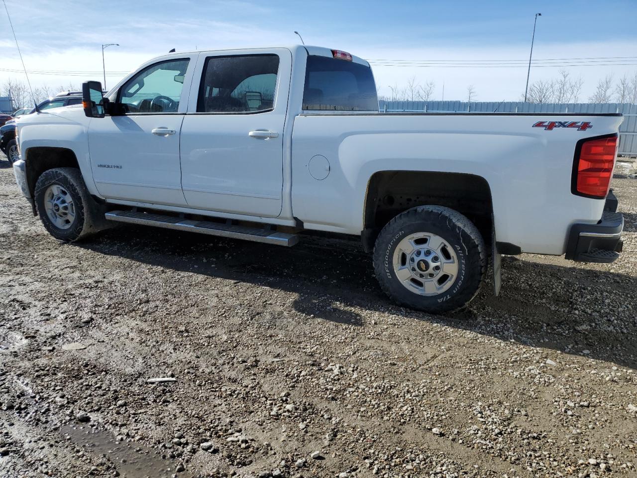 2017 CHEVROLET SILVERADO - Image 2