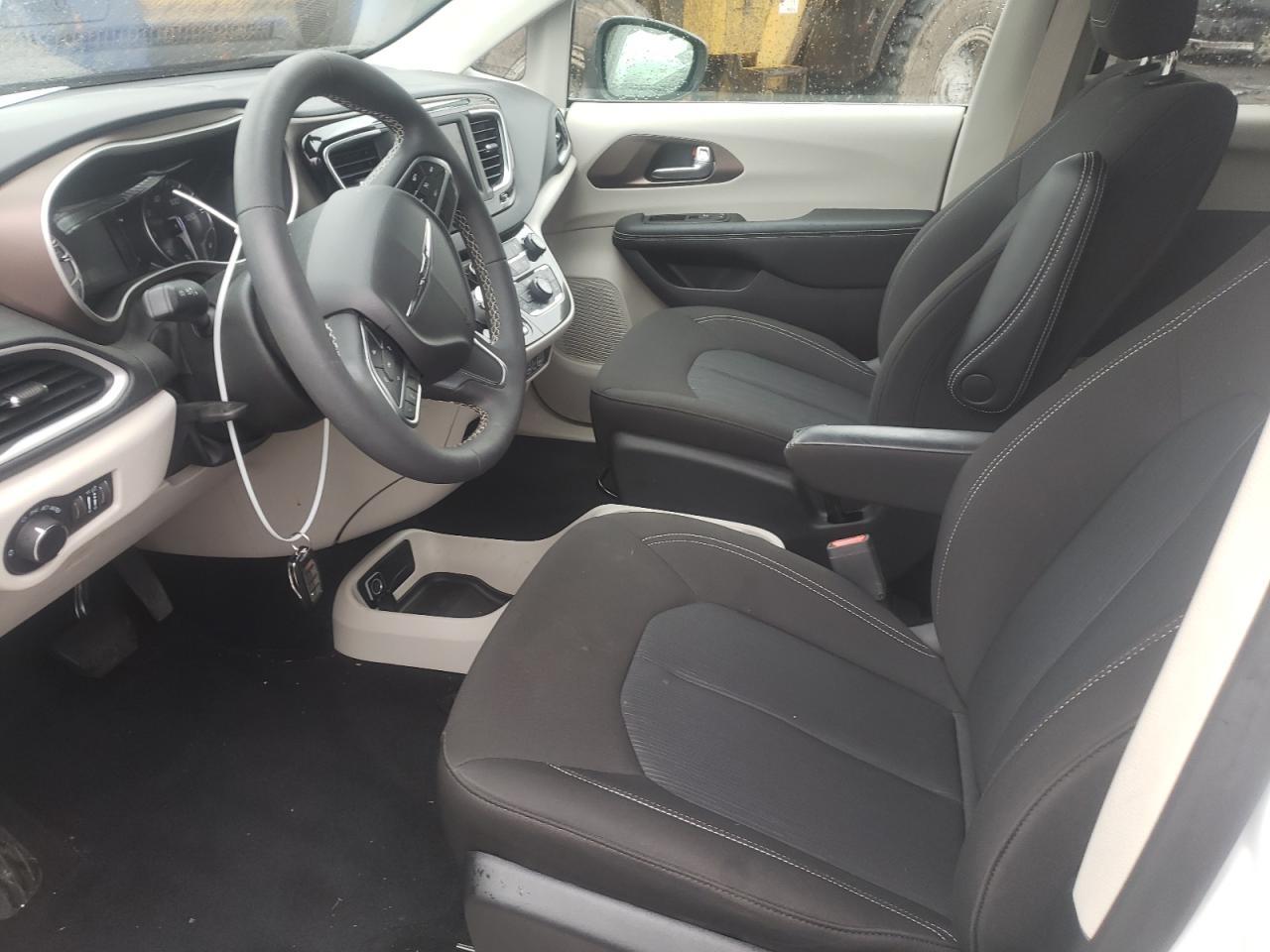 2022 CHRYSLER VOYAGER LX - Фото 7