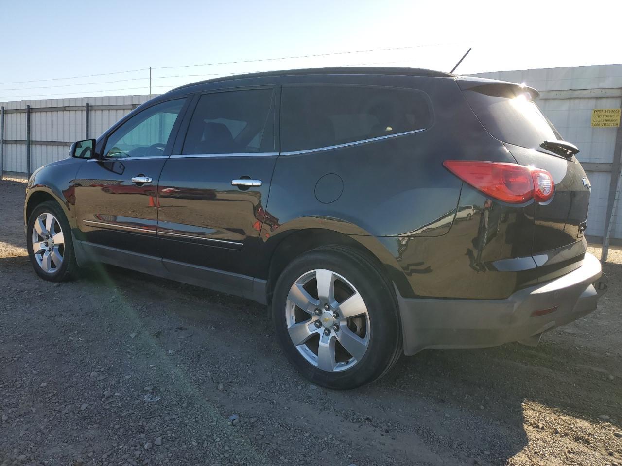2011 CHEVROLET TRAVERSE L - Image 2
