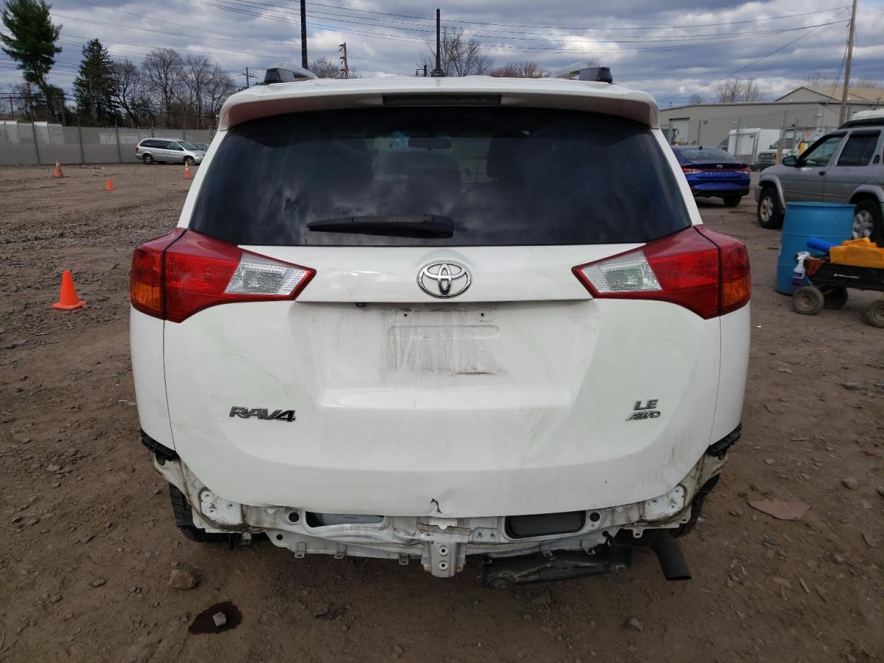 2015 TOYOTA RAV4 LE - Фото 6