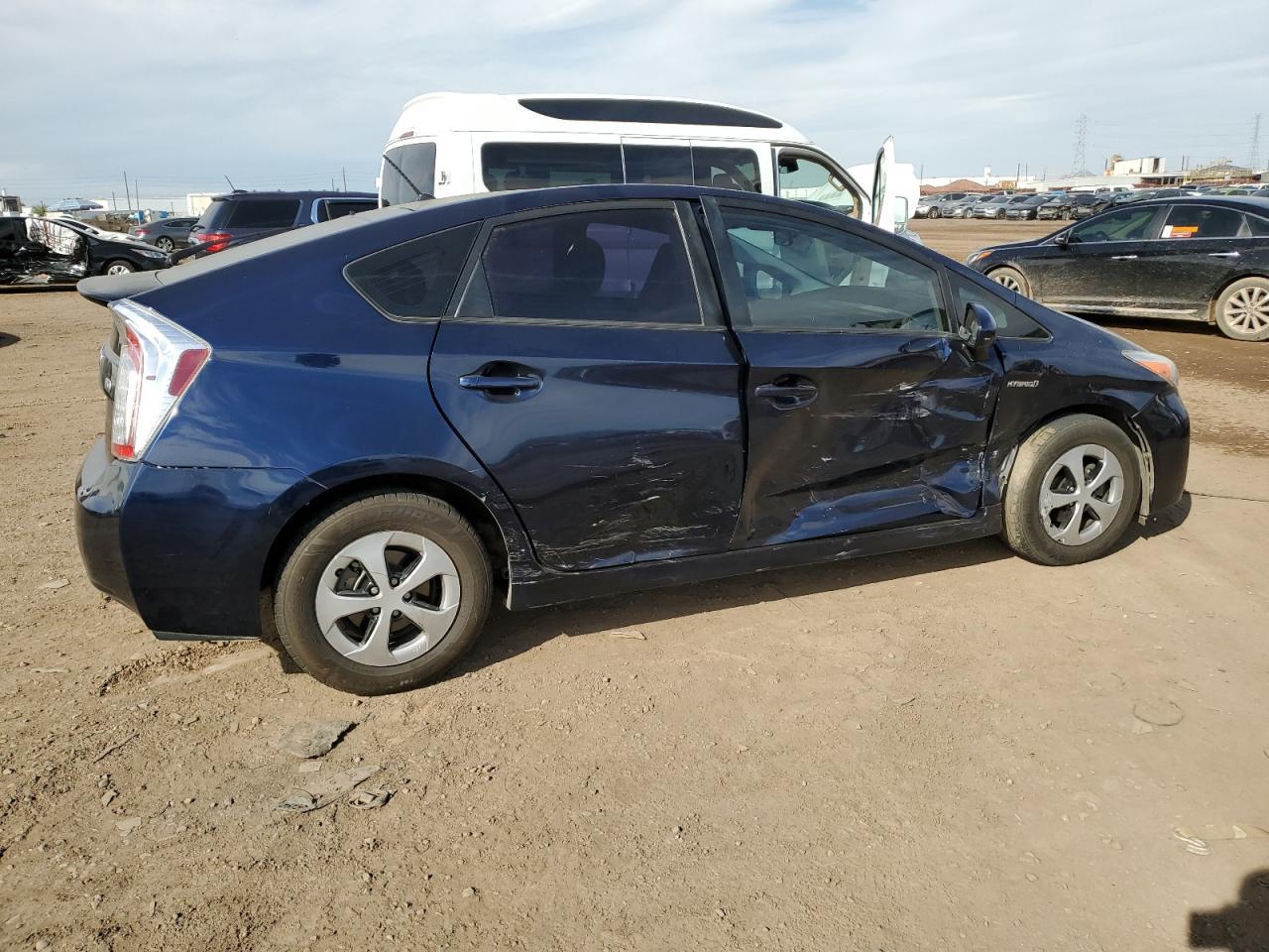 2015 TOYOTA PRIUS - Фото 3