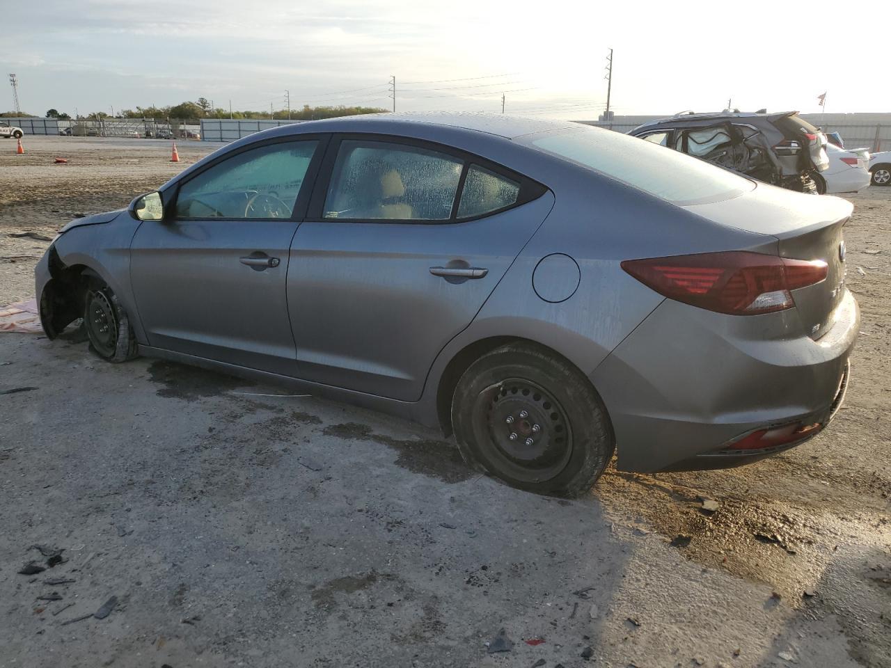 2019 HYUNDAI ELANTRA SE - Фото 2