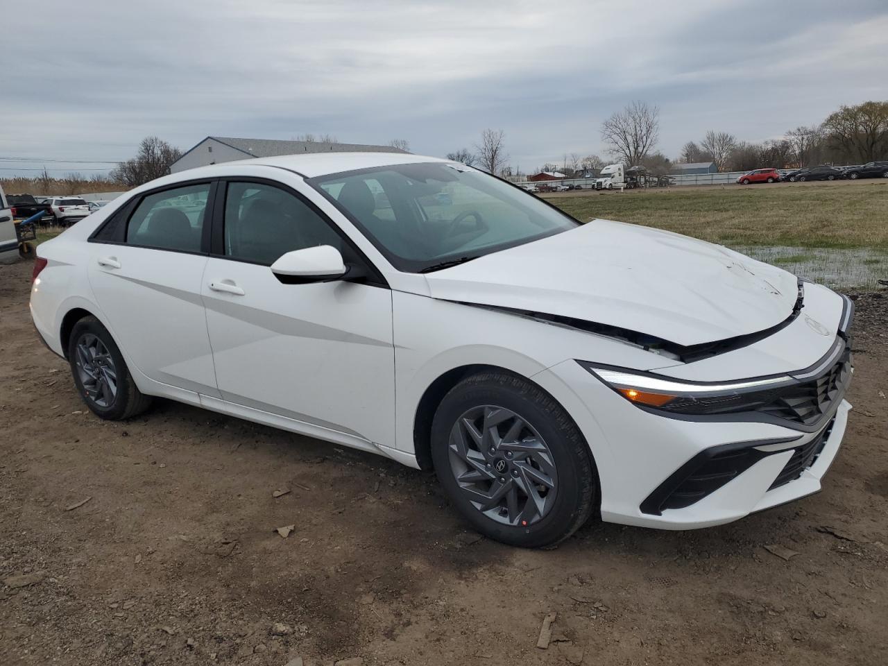 2024 HYUNDAI ELANTRA SE - Фото 4