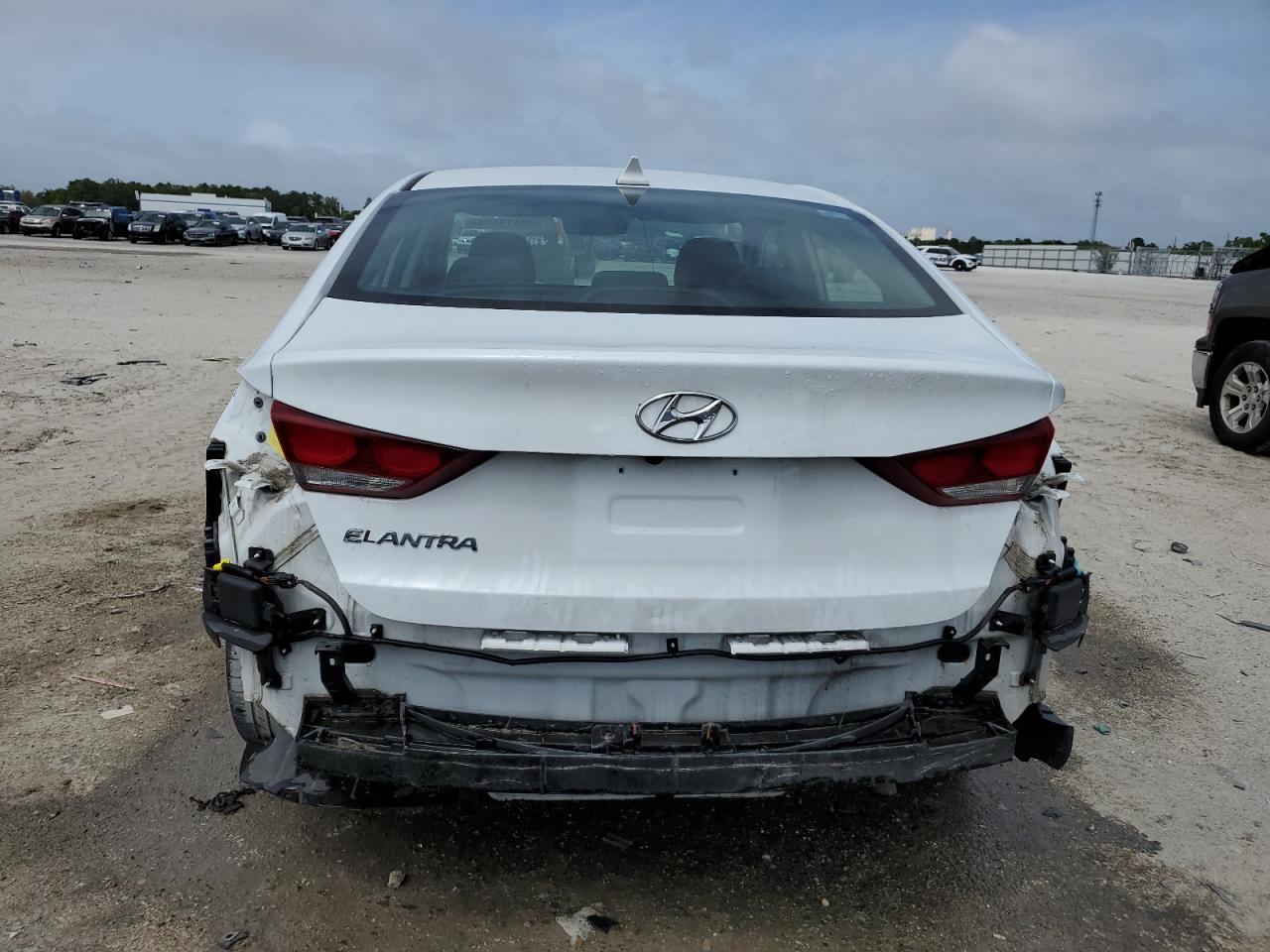 2018 HYUNDAI ELANTRA SE - Фото 6