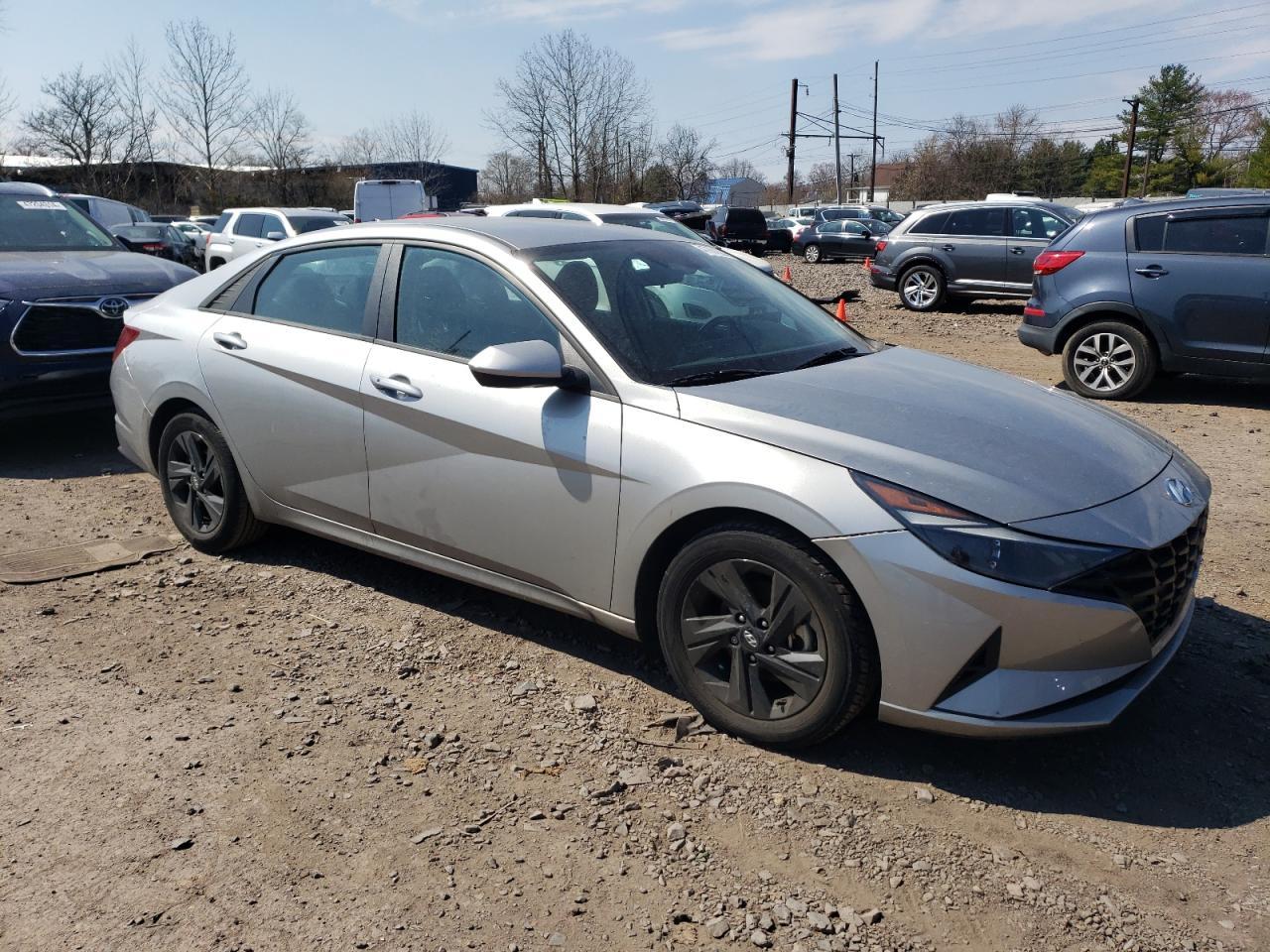 2022 HYUNDAI ELANTRA SE - Фото 4