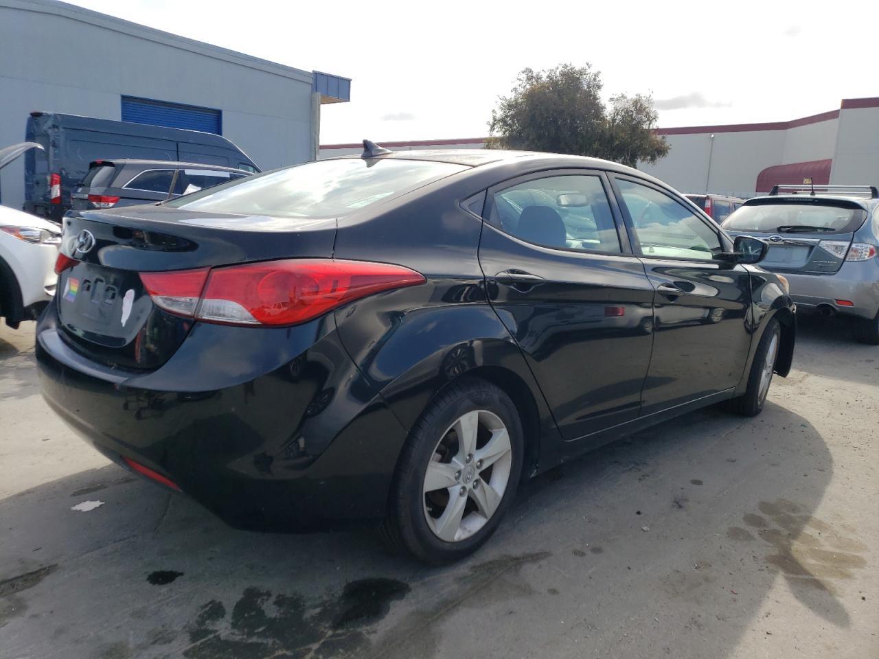 2013 HYUNDAI ELANTRA GL - Image 3