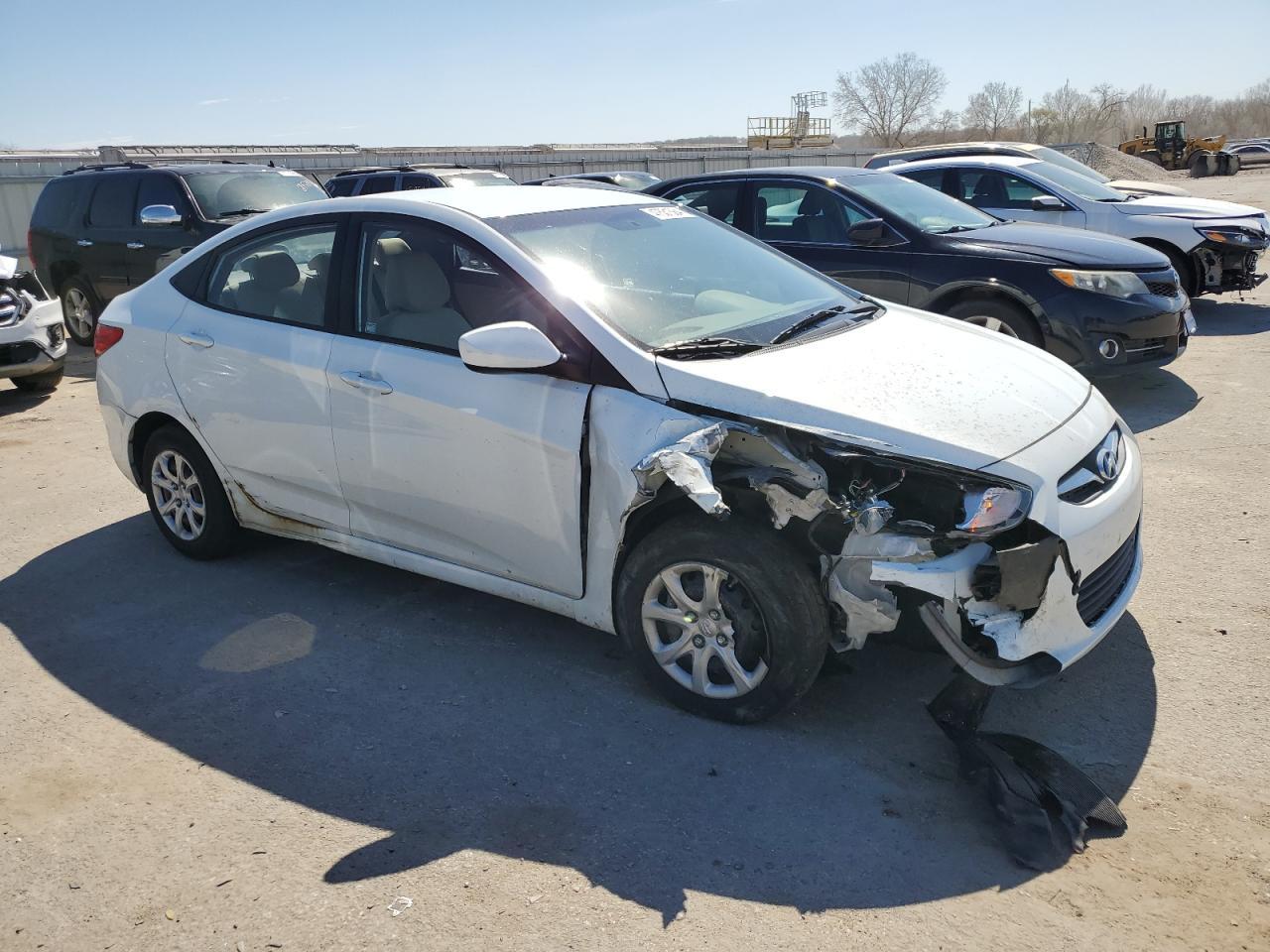 2014 HYUNDAI ACCENT GLS - Image 4