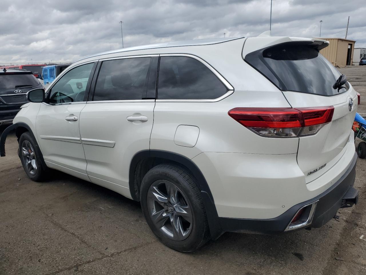 2018 TOYOTA HIGHLANDER - Image 2