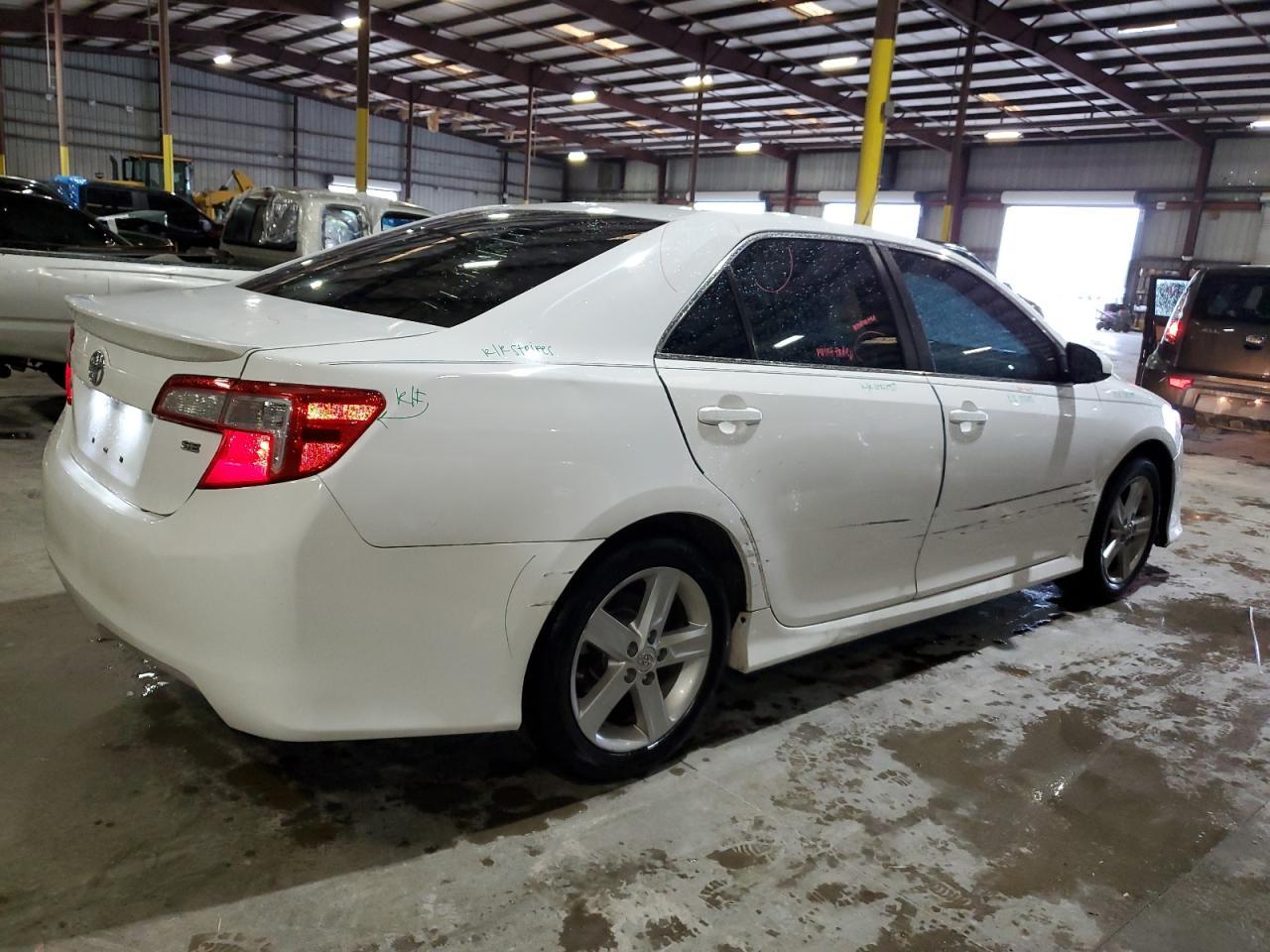 2013 TOYOTA CAMRY L - Фото 3