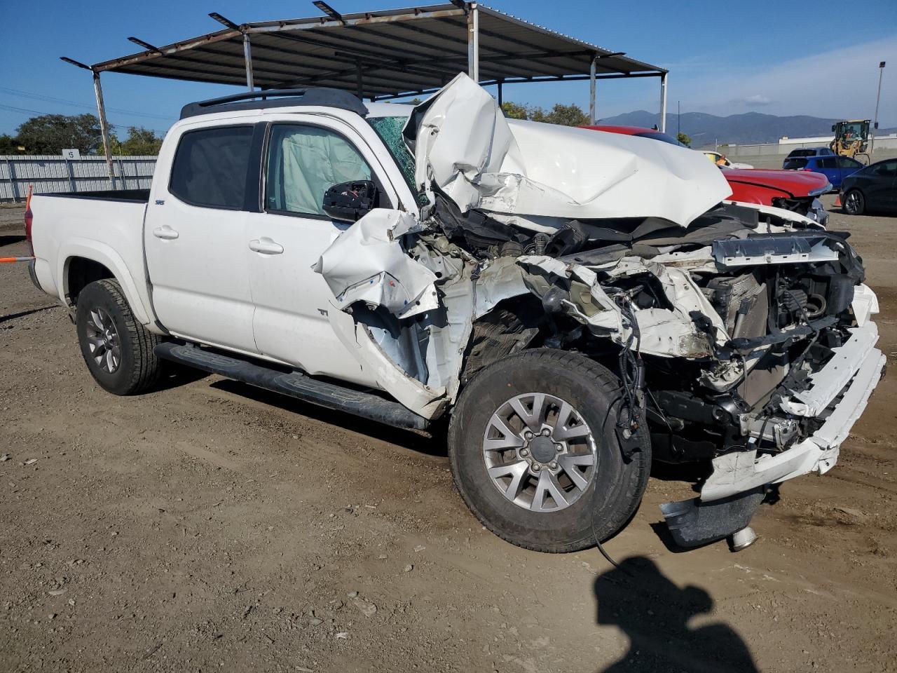 2017 TOYOTA TACOMA DOU - Фото 4
