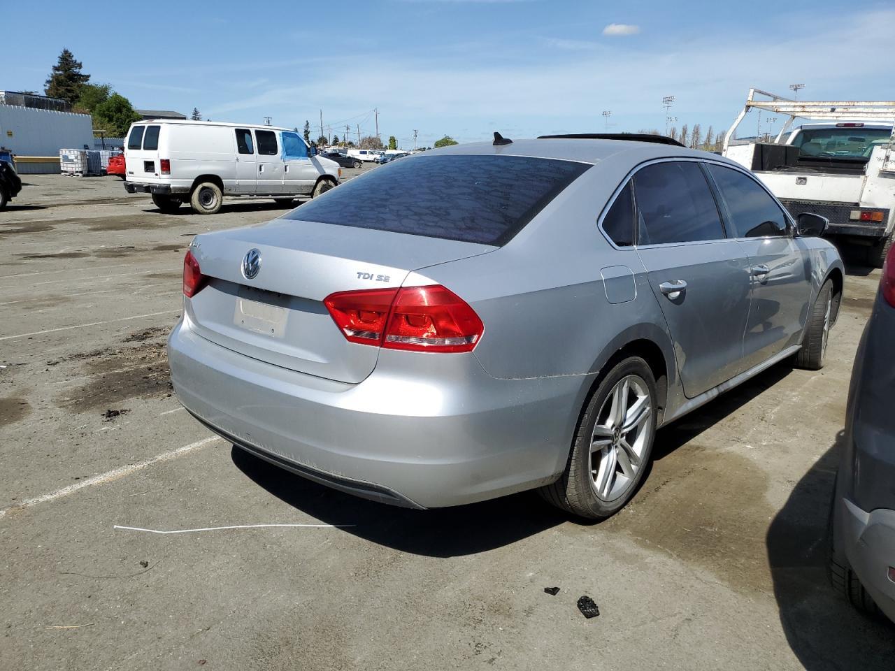 2014 VOLKSWAGEN PASSAT SE - Image 3