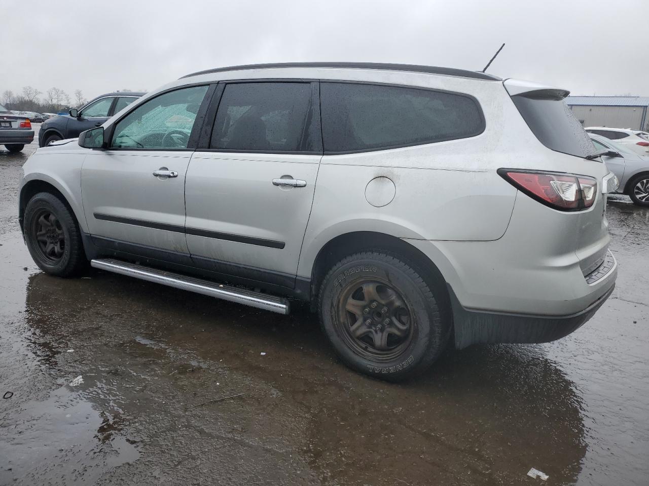 2014 CHEVROLET TRAVERSE L - Image 2