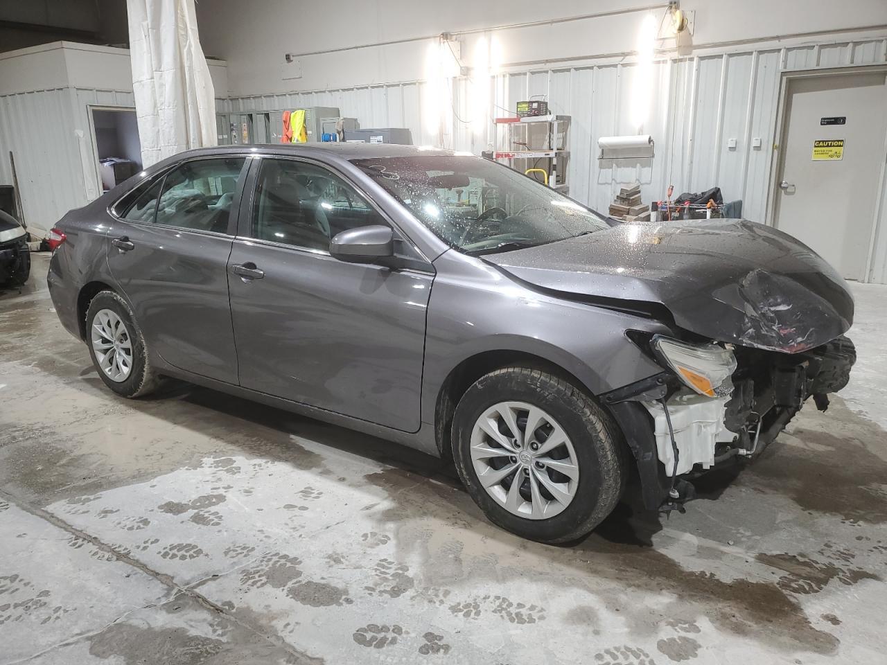 2015 TOYOTA CAMRY LE - Image 4
