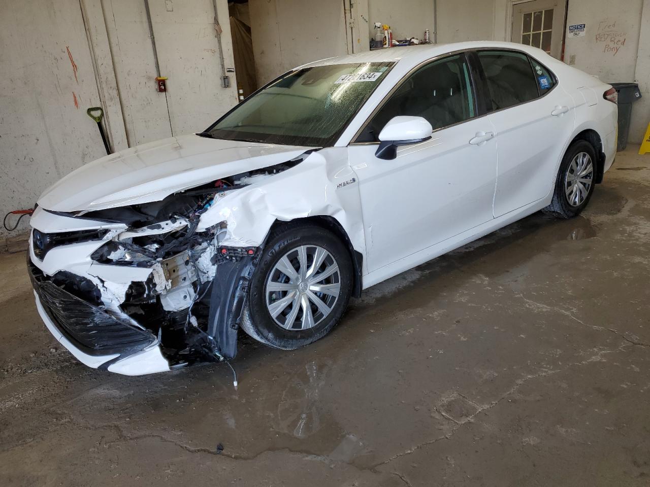 2019 TOYOTA CAMRY LE