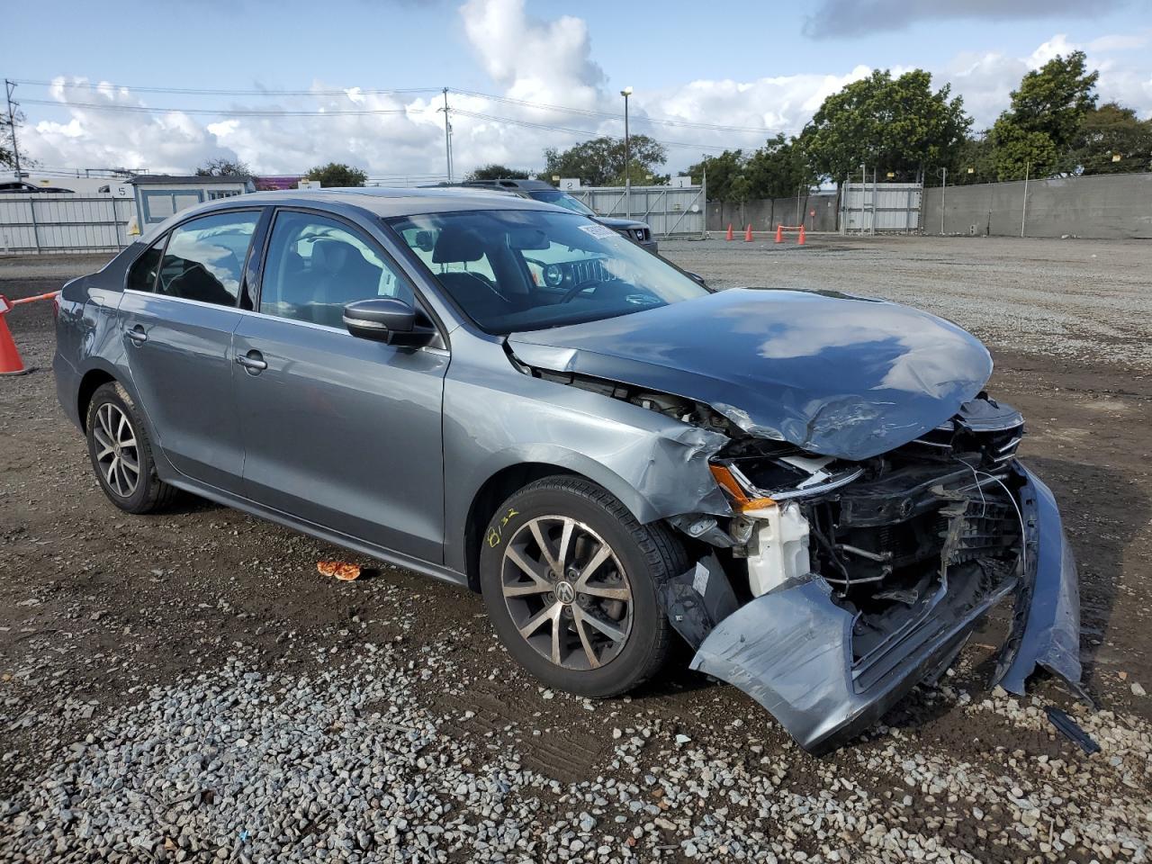 2017 VOLKSWAGEN JETTA SE - Image 4