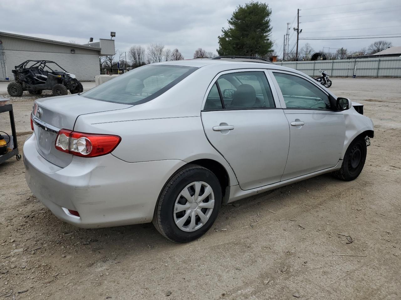 2013 TOYOTA COROLLA BA - Фото 3