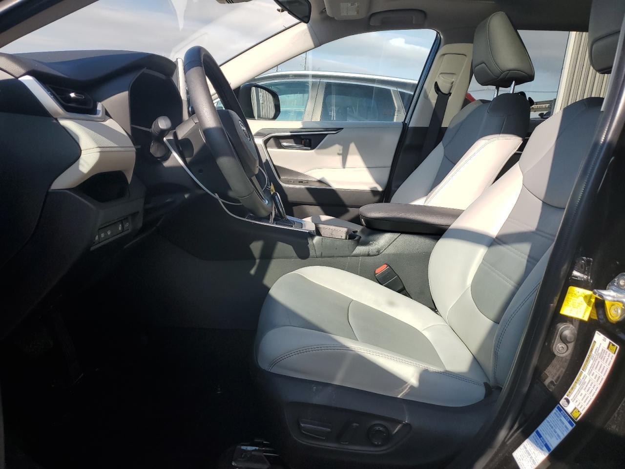 2022 TOYOTA RAV4 XLE P - Фото 7