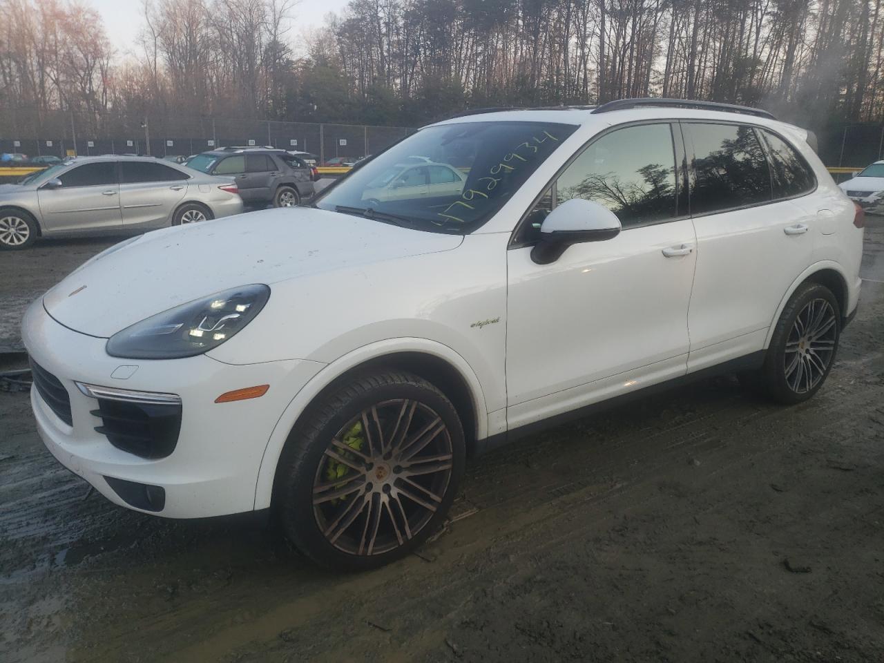 2017 PORSCHE CAYENNE SE car image