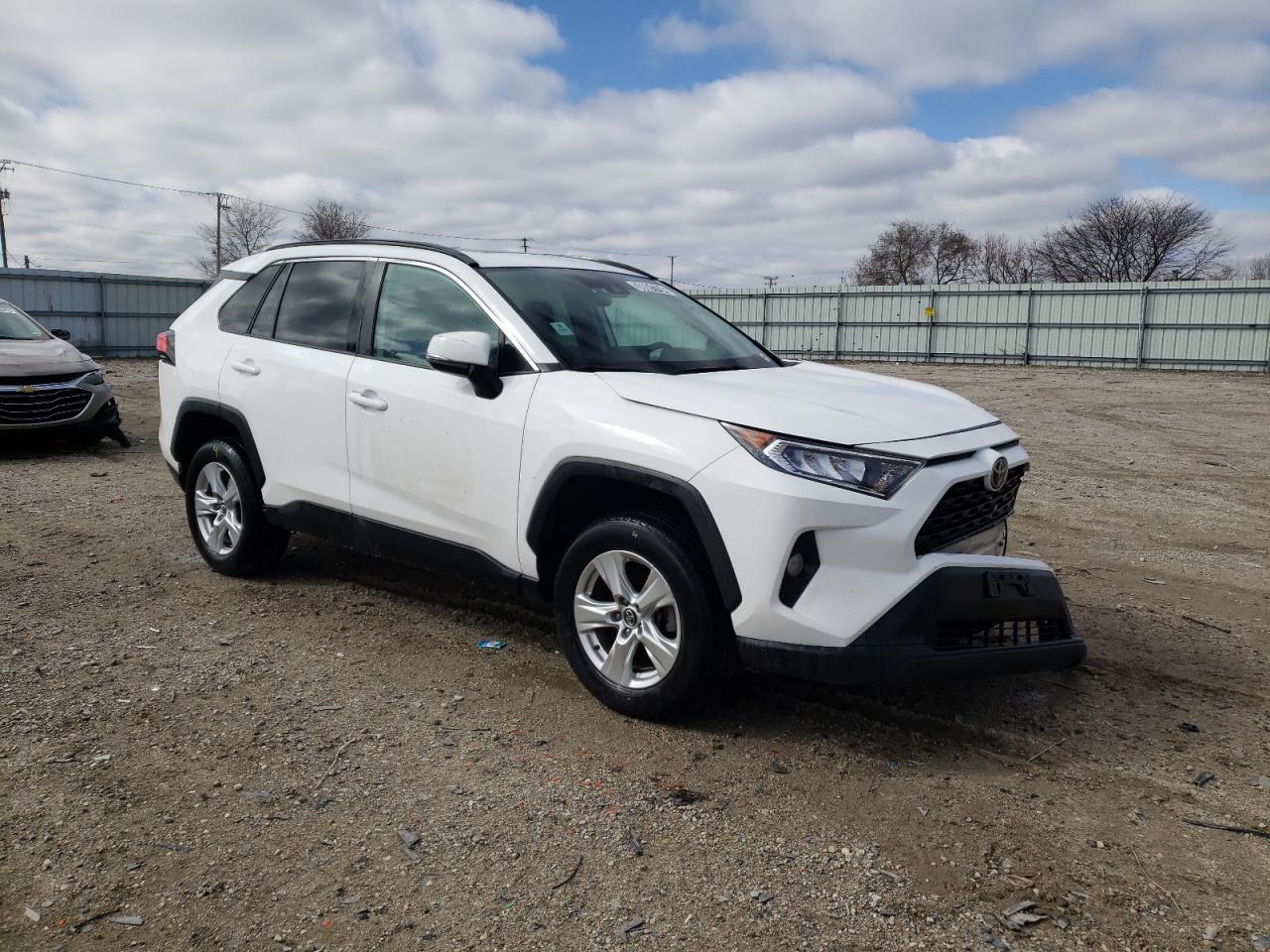 2020 TOYOTA RAV4 XLE - Image 4