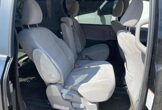 2017 Toyota Sienna Le - Image 6
