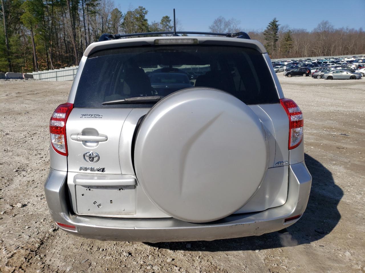 2011 TOYOTA RAV4 - Фото 6