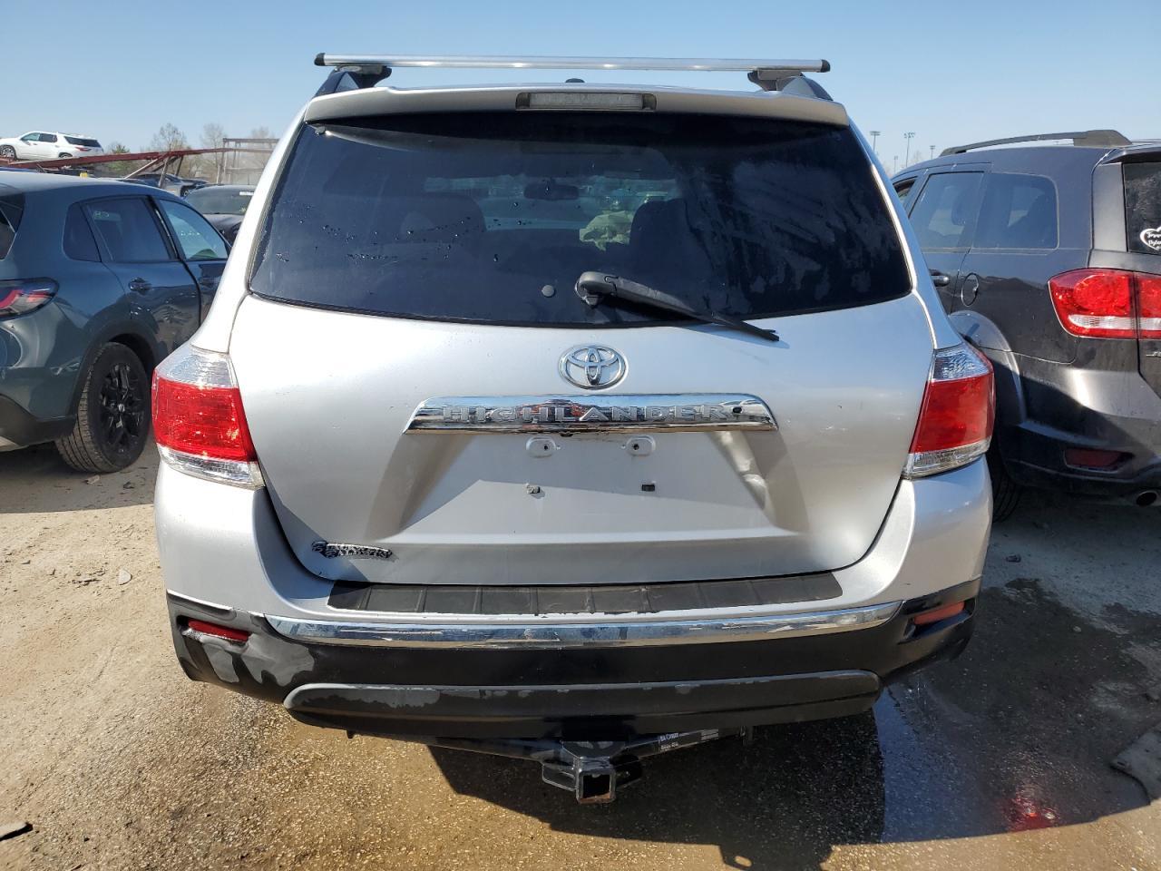 2011 TOYOTA HIGHLANDER - Фото 6