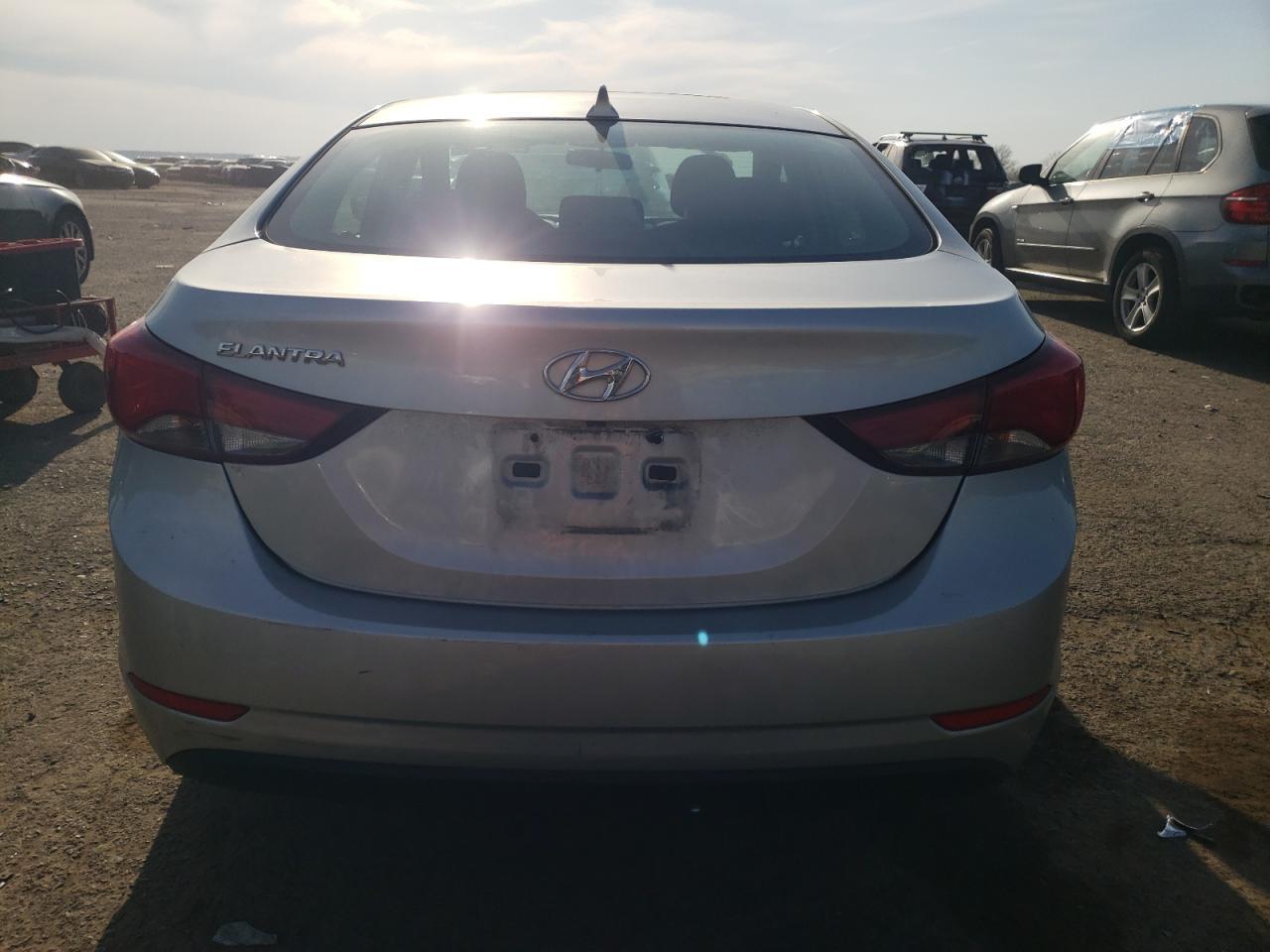 2015 HYUNDAI ELANTRA SE - Image 6