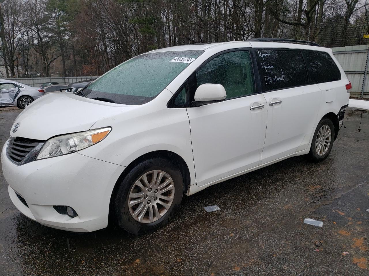 2011 TOYOTA SIENNA XLE