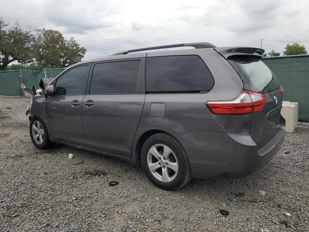 2015 TOYOTA SIENNA LE - Фото 2