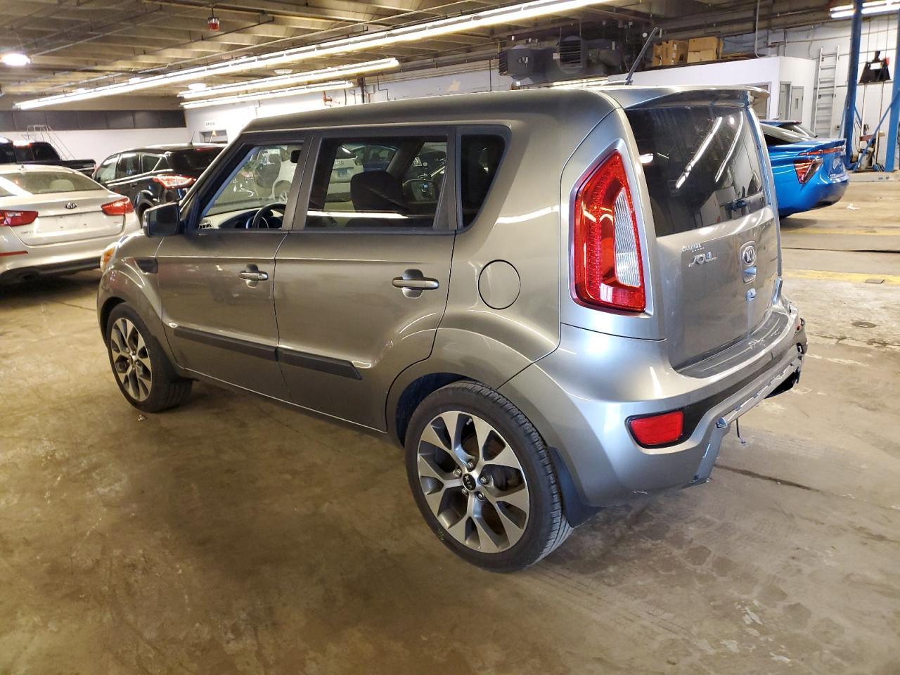 2013 KIA SOUL + - Image 2