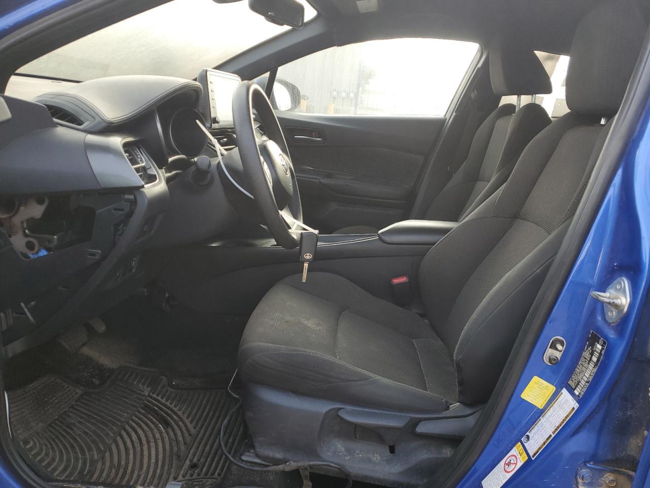 2019 TOYOTA C-HR XLE - Фото 7