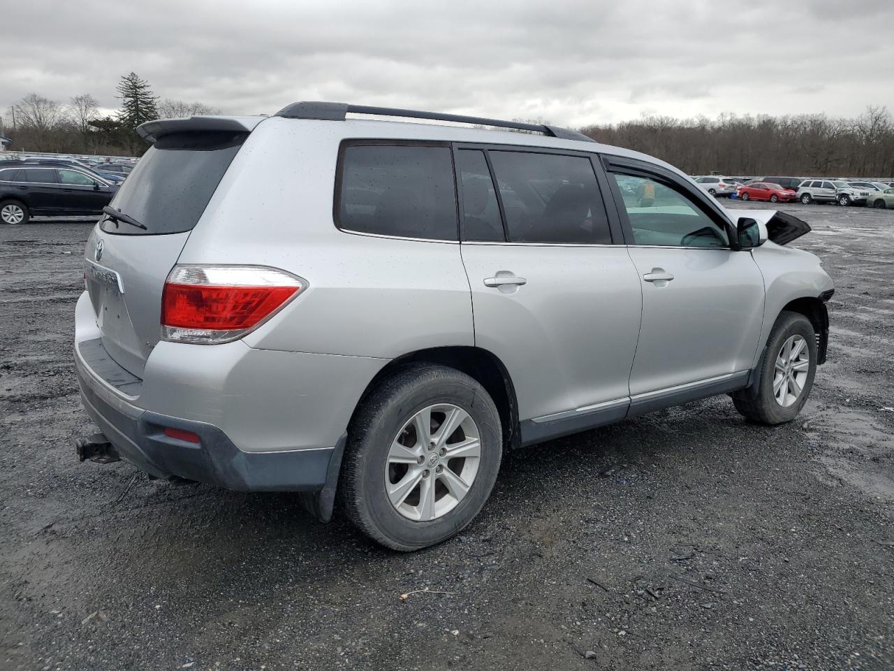 2011 TOYOTA HIGHLANDER - Фото 3