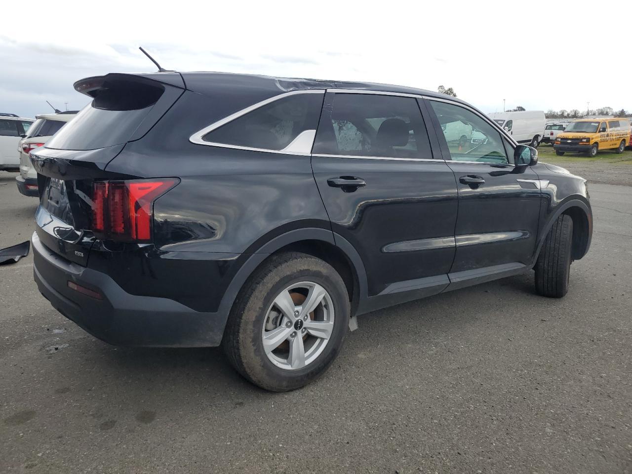 2023 KIA SORENTO LX - Image 3