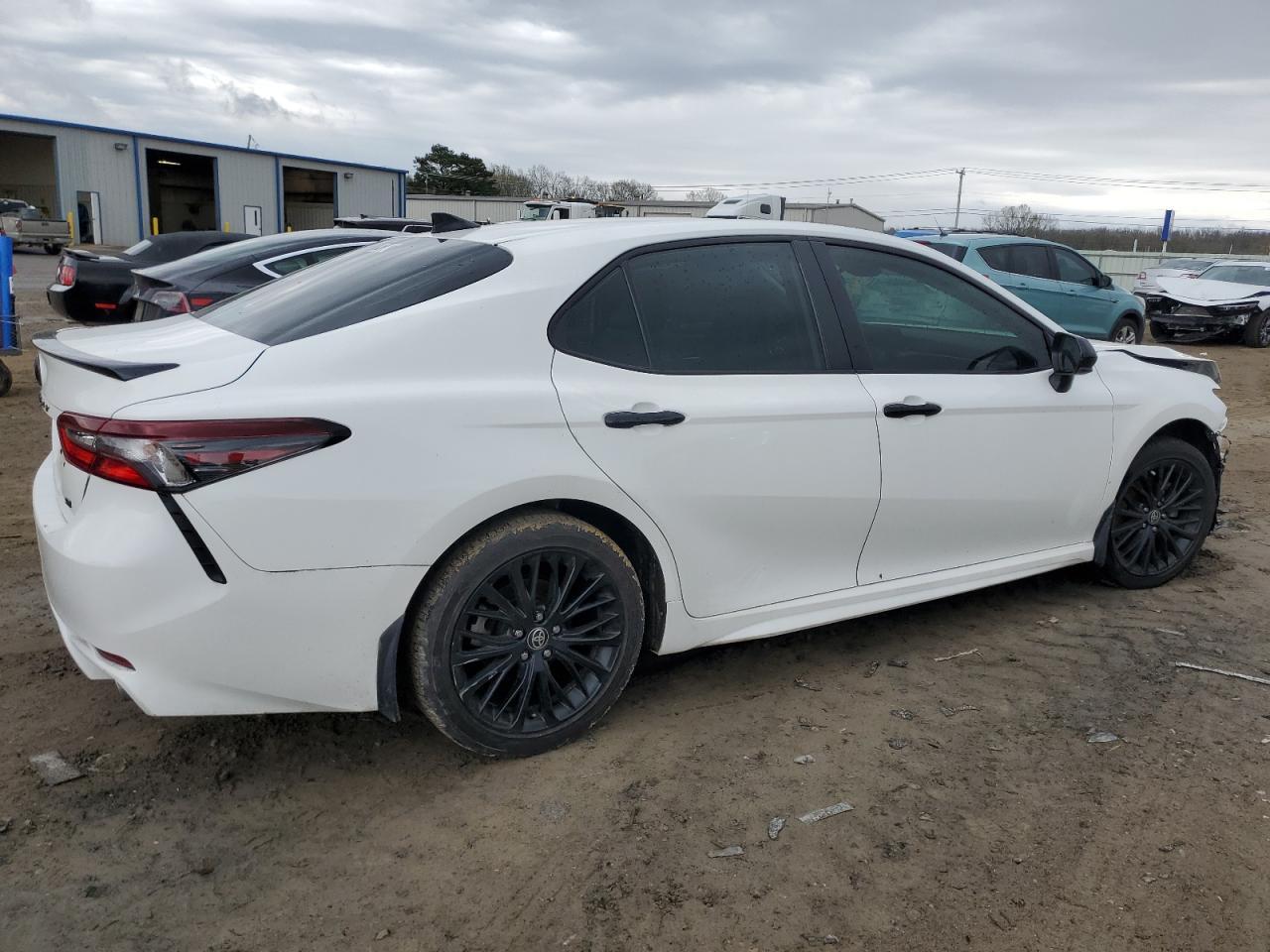 2021 TOYOTA CAMRY SE - Фото 3