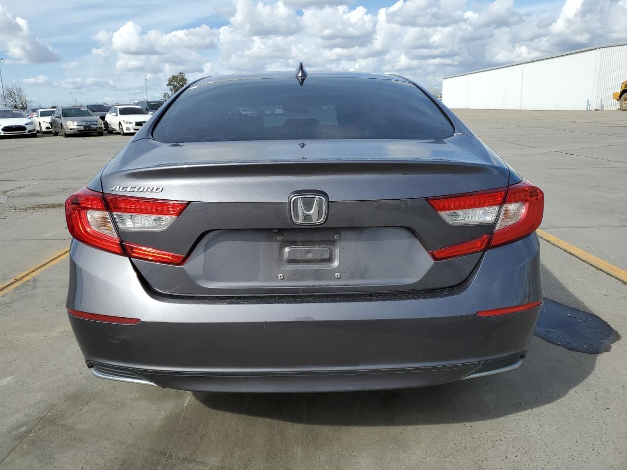 2018 HONDA ACCORD LX - Image 6