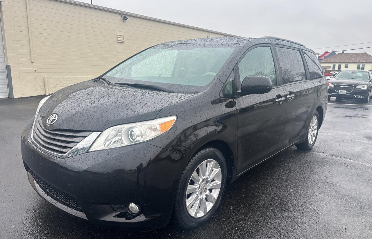 2011 TOYOTA SIENNA XLE - Фото 2