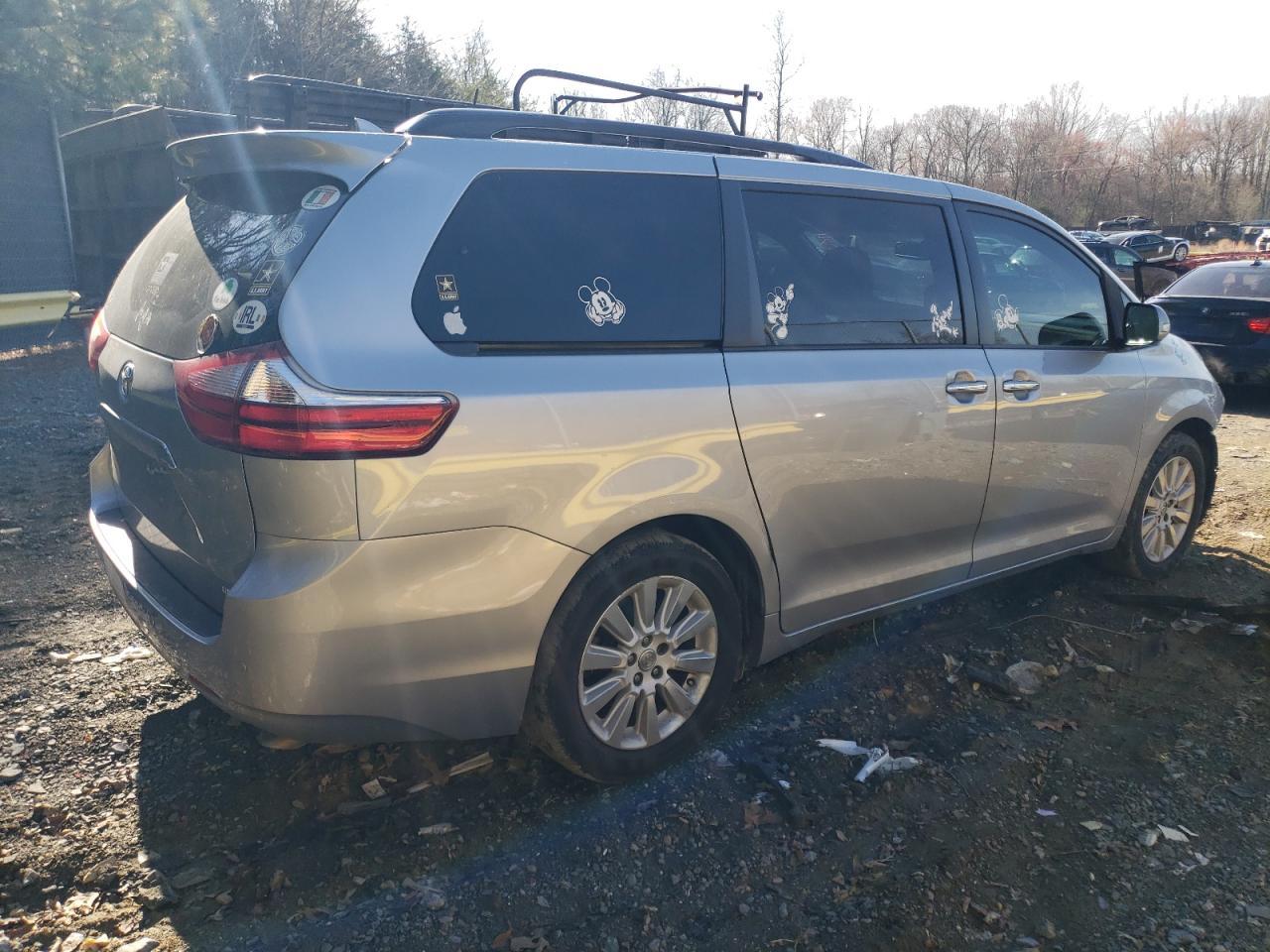 2015 TOYOTA SIENNA XLE - Фото 3