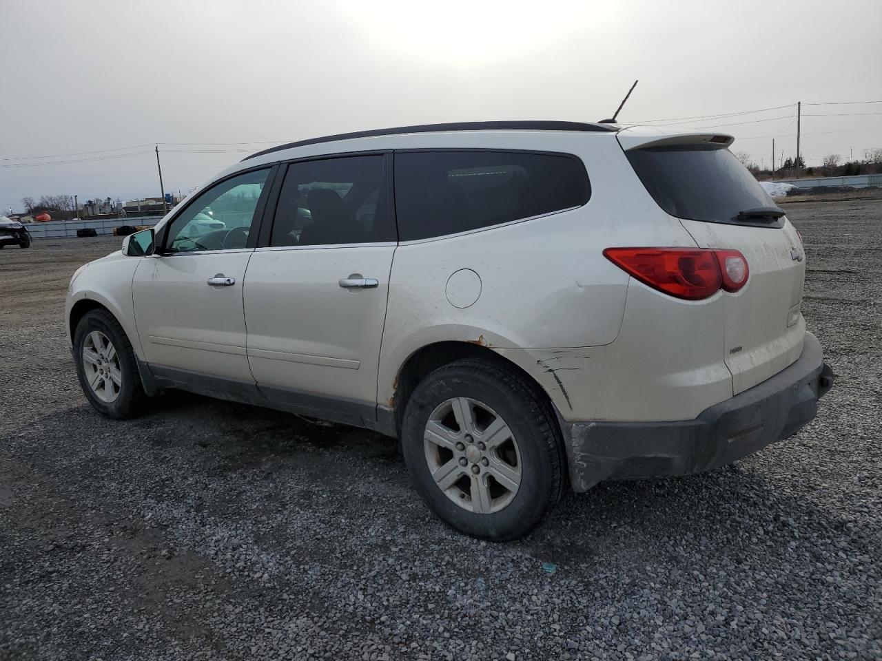 2012 CHEVROLET TRAVERSE L - Image 2