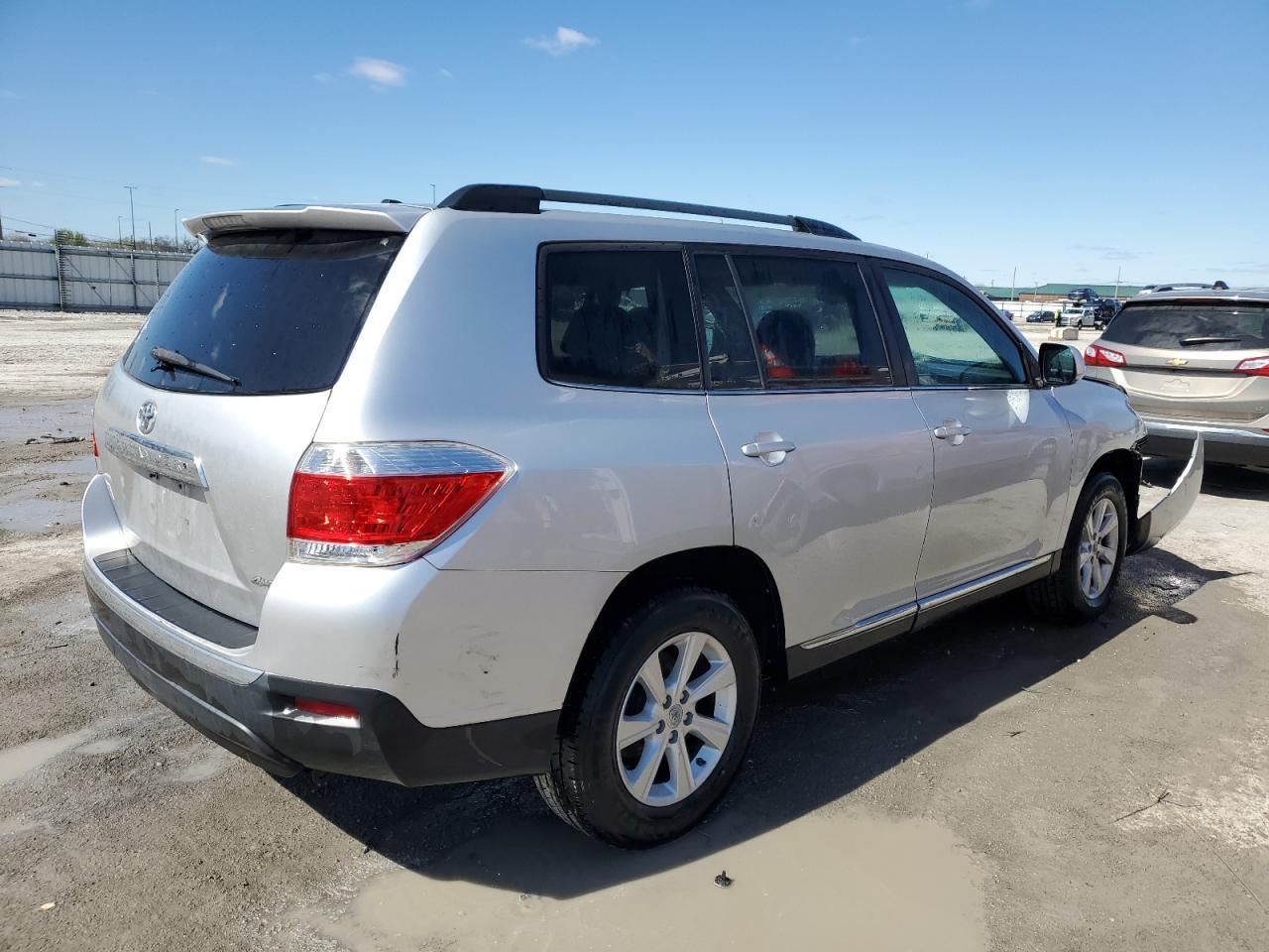 2011 TOYOTA HIGHLANDER - Фото 3