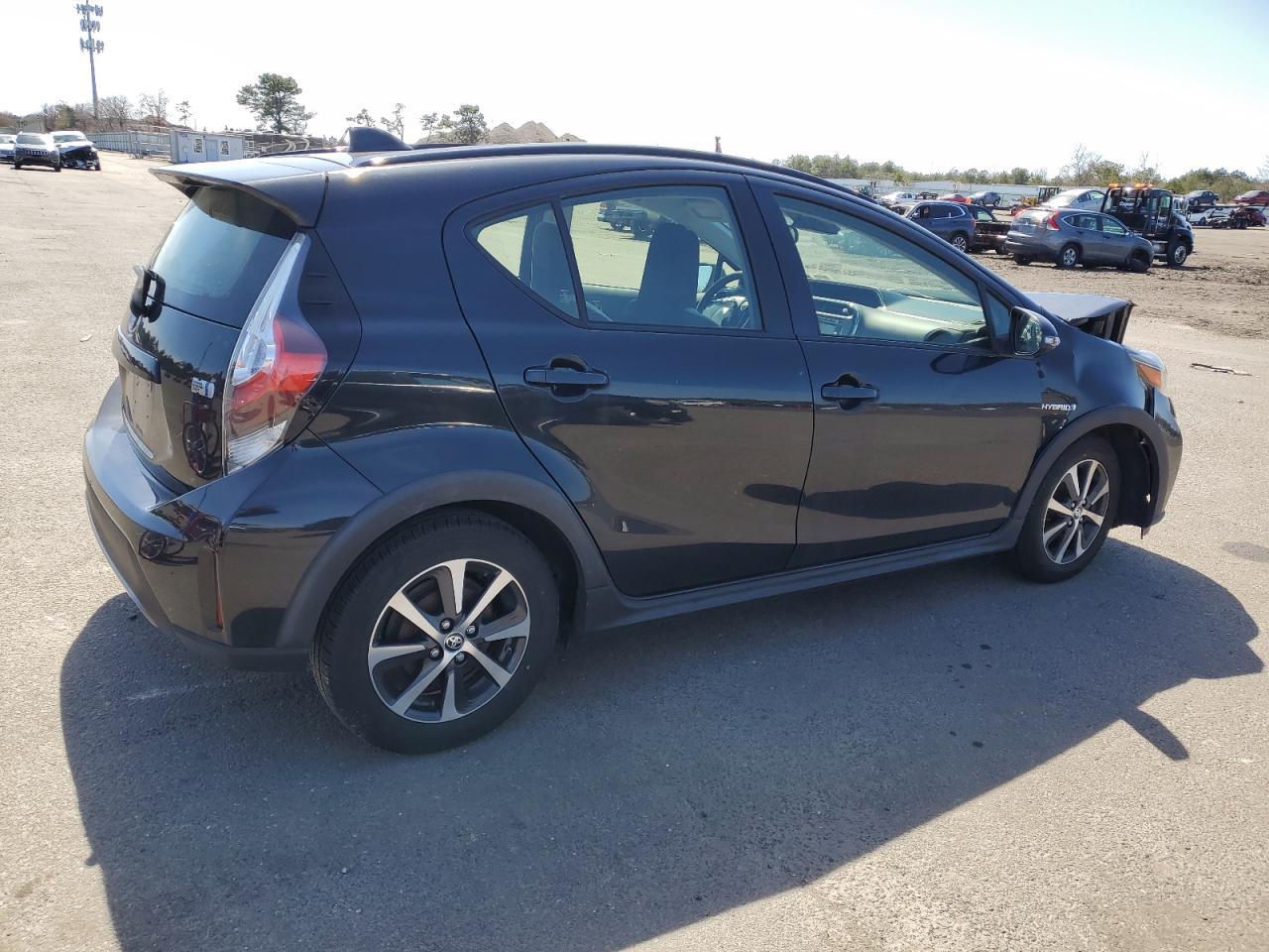 2018 TOYOTA PRIUS C - Image 3
