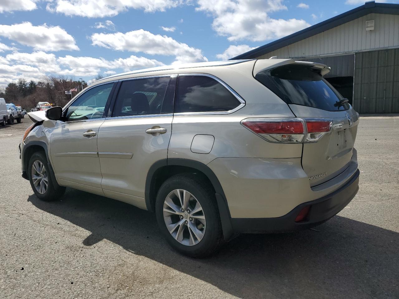 2015 TOYOTA HIGHLANDER - Фото 2