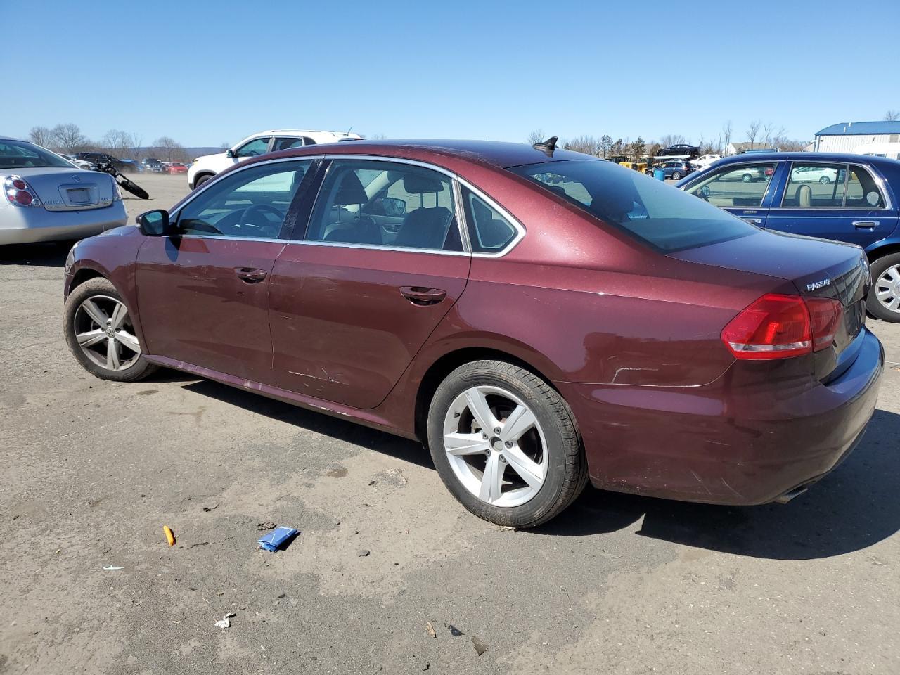 2013 VOLKSWAGEN PASSAT SE - Image 2