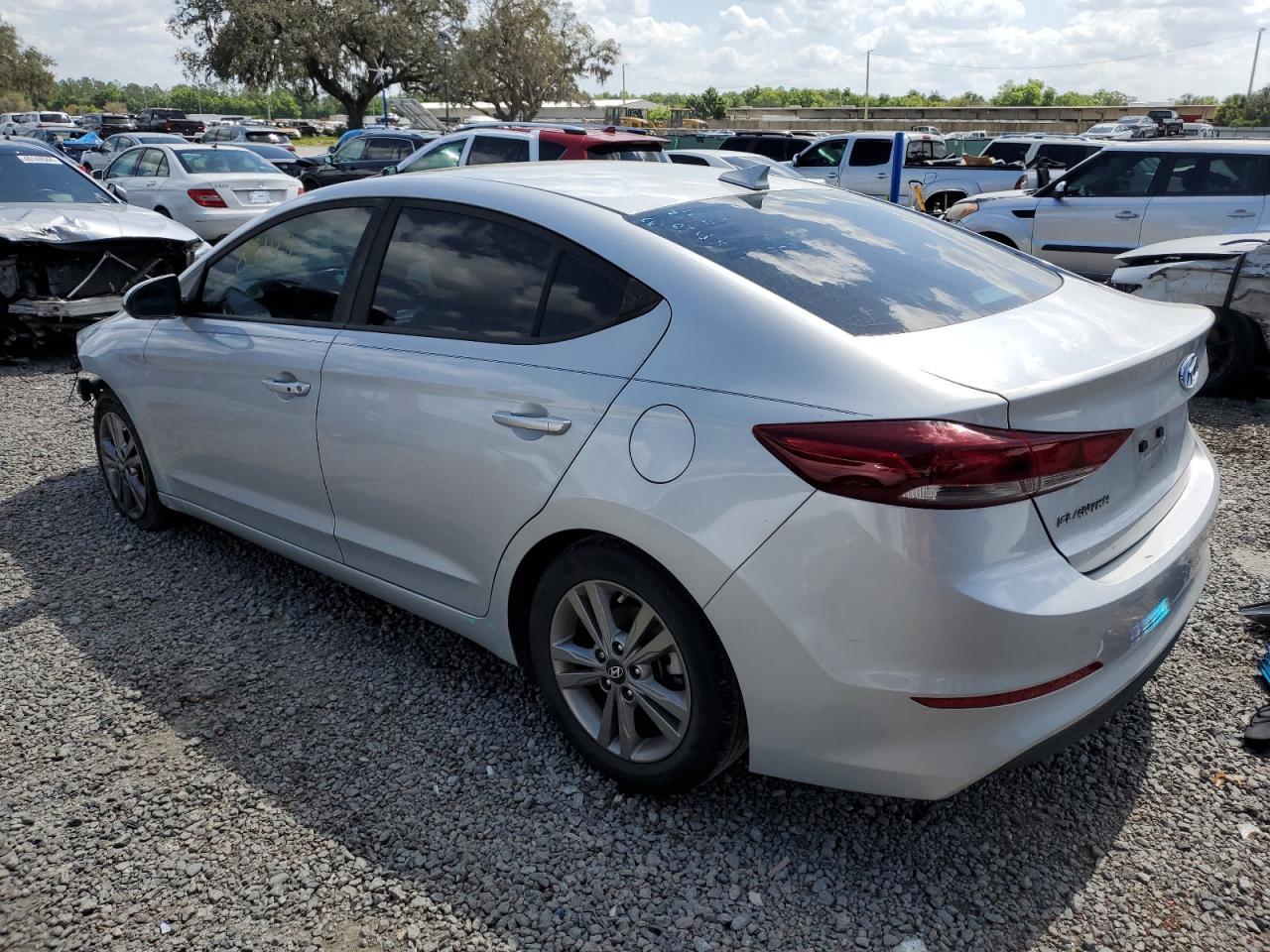 2018 HYUNDAI ELANTRA SE - Image 2