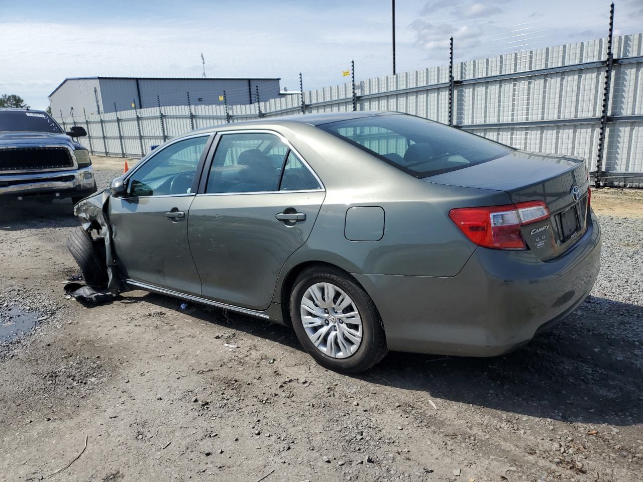 2013 TOYOTA CAMRY L - Фото 2