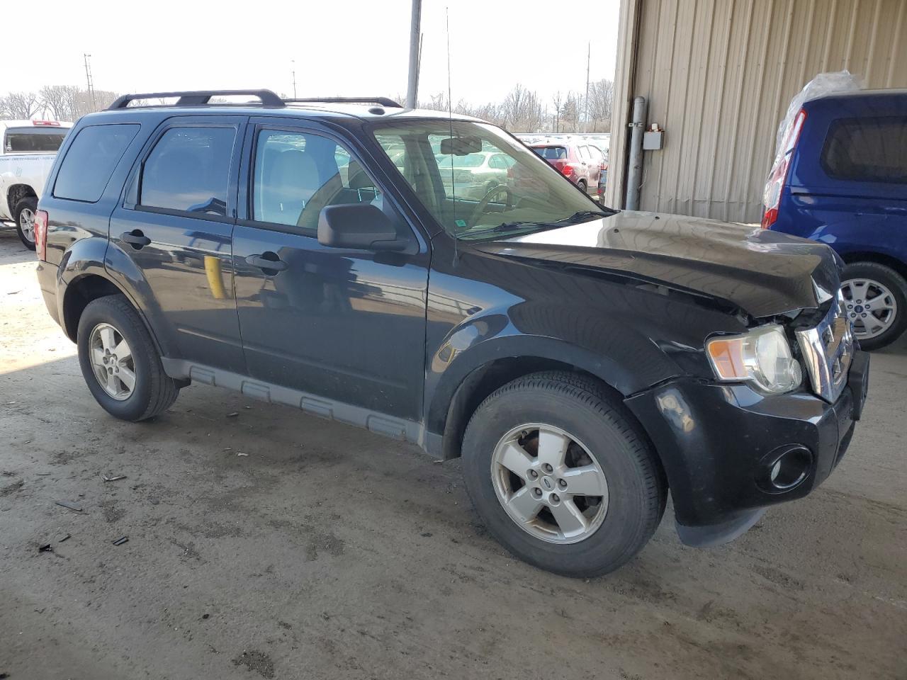 2010 FORD ESCAPE XLT - Image 4