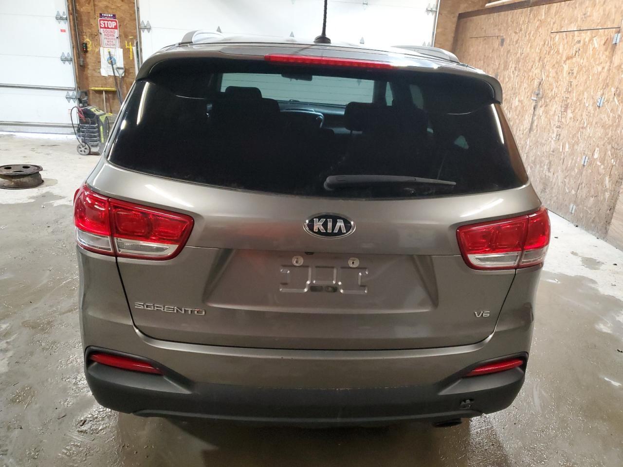 2017 KIA SORENTO LX - Image 6